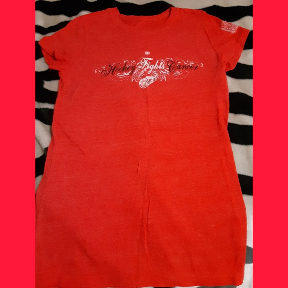 DETROIT RED WINGS hockey fights cancer tshirt NHL